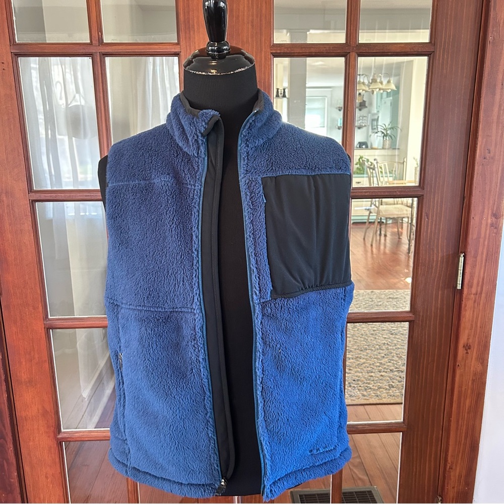 L.L. Bean Men's Blue and Black Fleece Vest Medium
